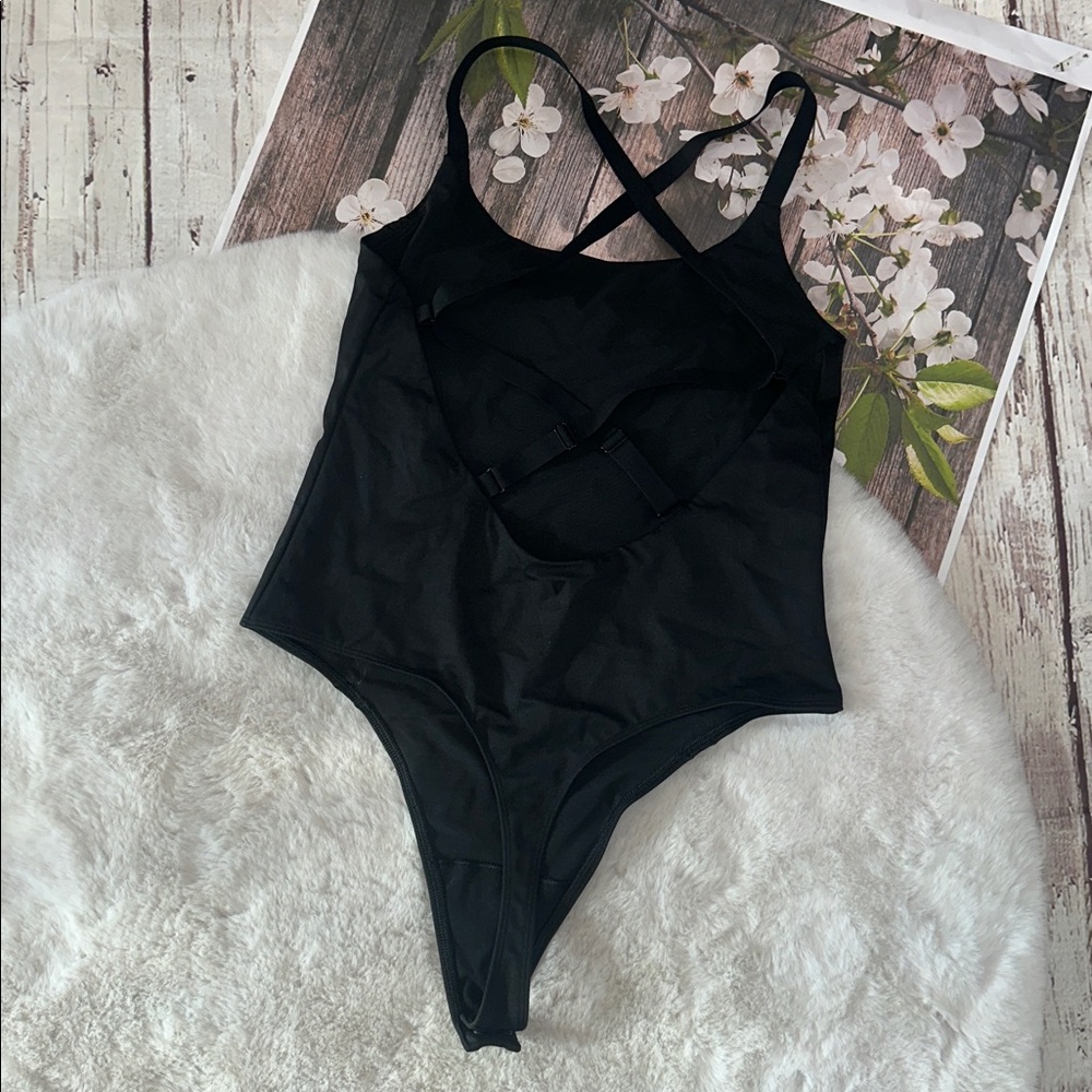 Victoria’s Secret On Point Black Cross-Back Thong Bodysuit Size Large - Picture 2 of 6